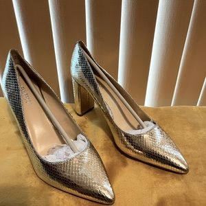 Gold block heels pump